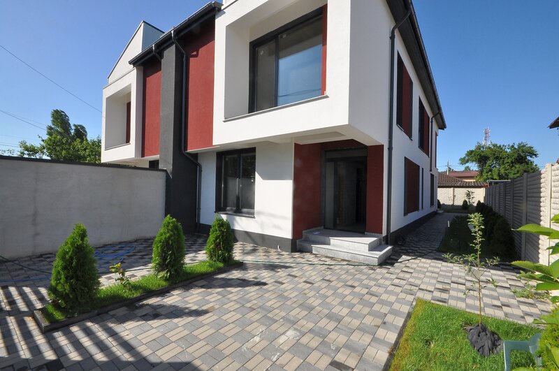 Chitila duplex 5 camere, 3 bai, suprafata utila 140 mp, teren 250mp