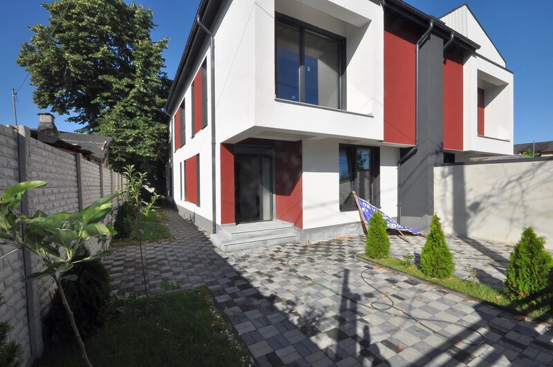 Chitila duplex 5 camere, 3 bai, suprafata utila 140 mp, teren 250mp