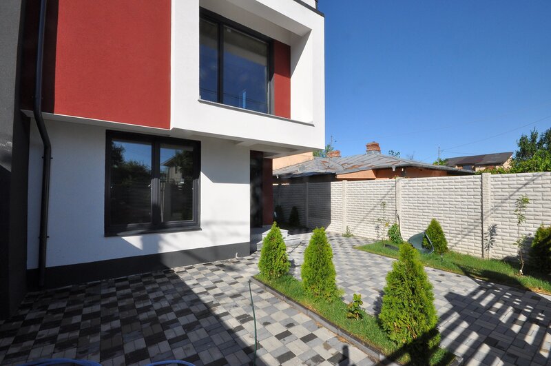 Chitila duplex 5 camere, 3 bai, suprafata utila 140 mp, teren 250mp