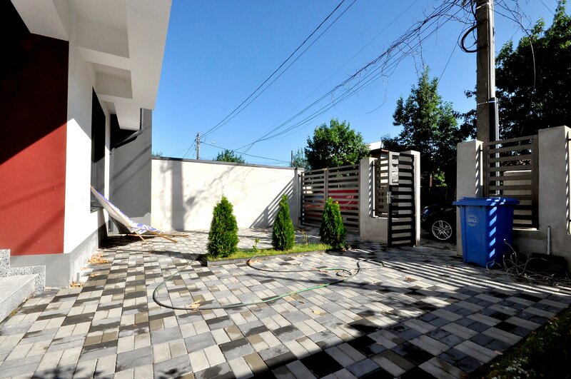Chitila duplex 5 camere, 3 bai, suprafata utila 140 mp, teren 250mp